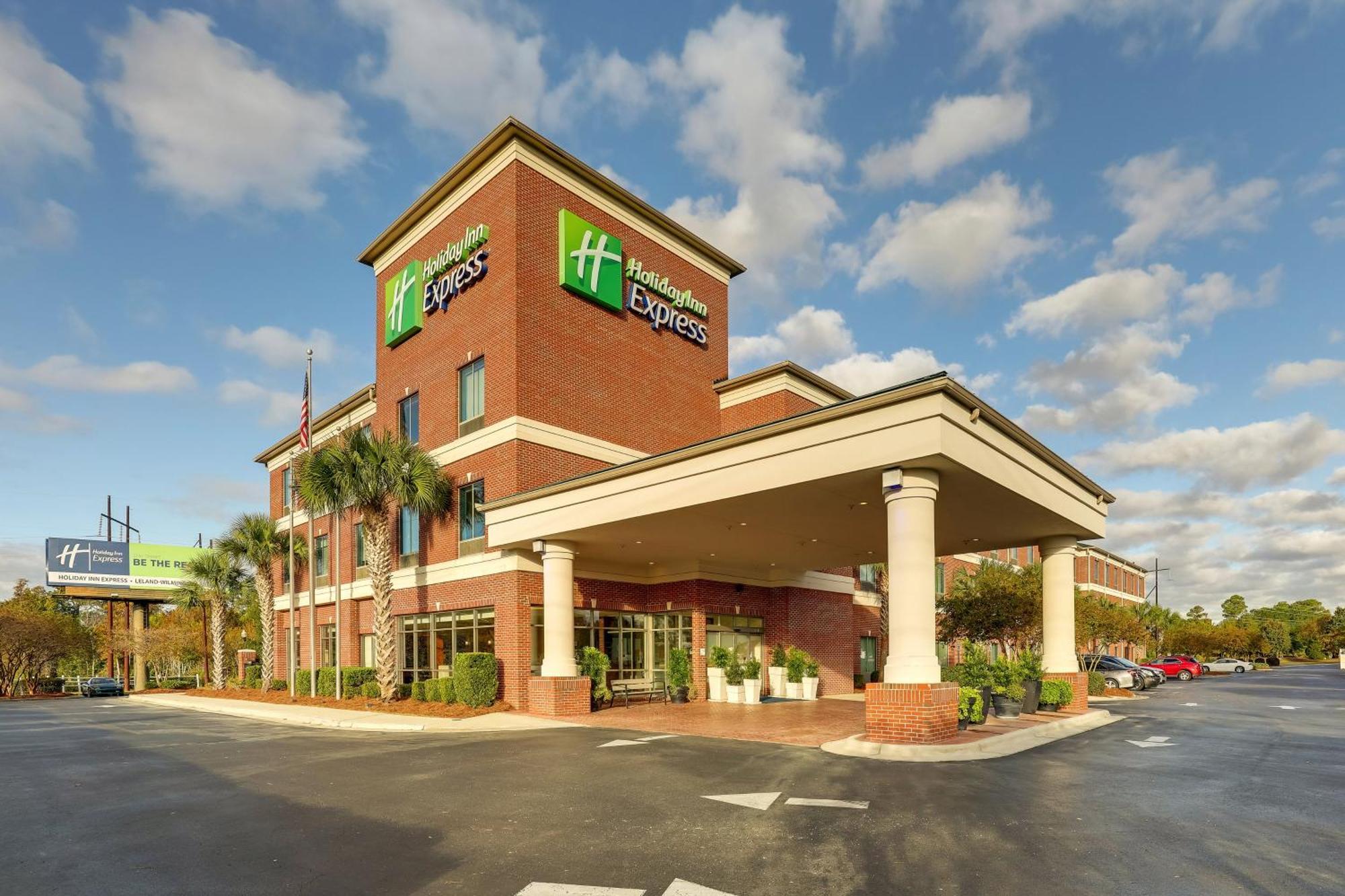Holiday Inn Express Leland - Wilmington Area By Ihg Bagian luar foto