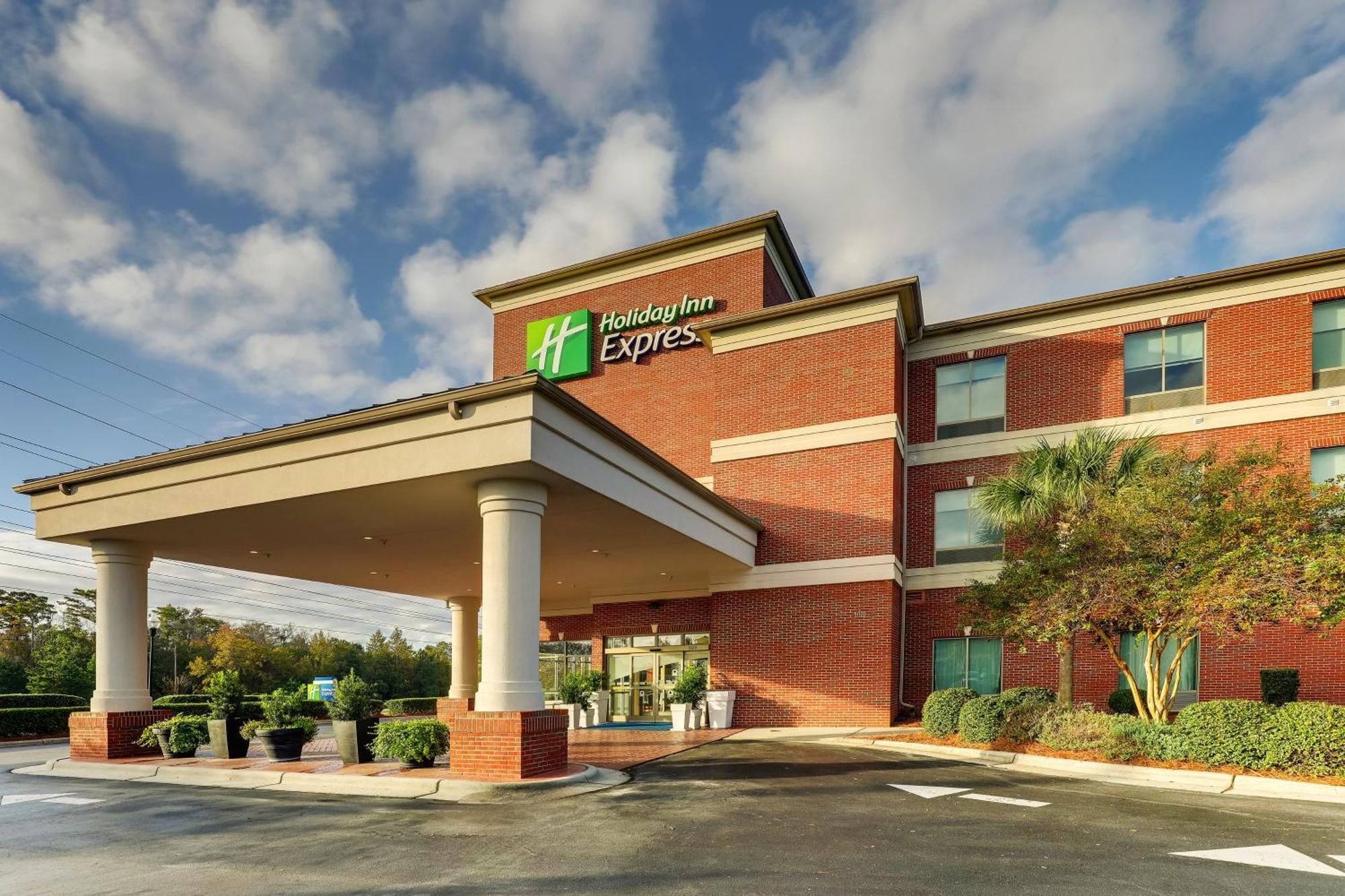 Holiday Inn Express Leland - Wilmington Area By Ihg Bagian luar foto