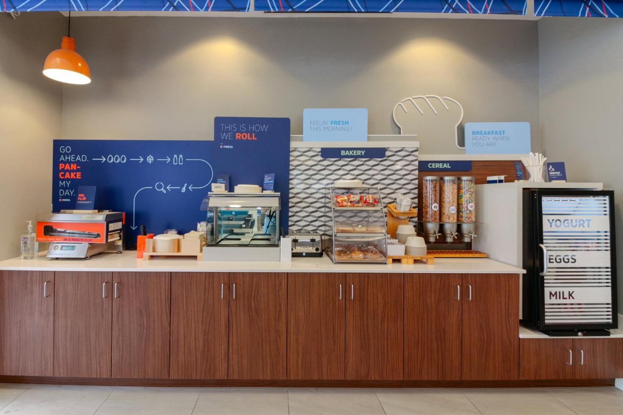Holiday Inn Express Leland - Wilmington Area By Ihg Bagian luar foto