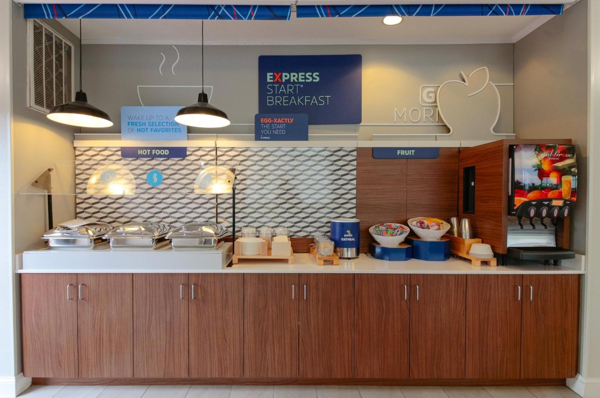 Holiday Inn Express Leland - Wilmington Area By Ihg Bagian luar foto