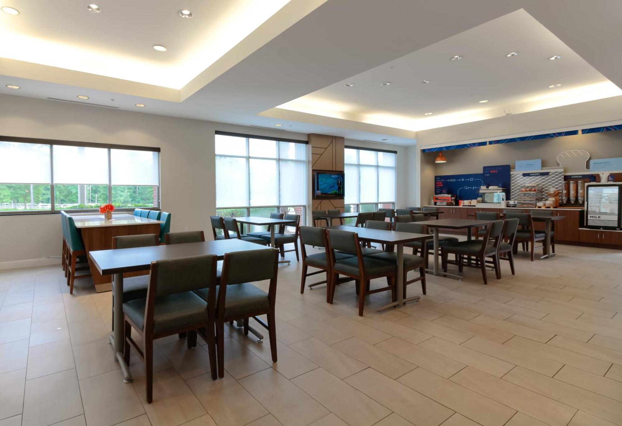 Holiday Inn Express Leland - Wilmington Area By Ihg Bagian luar foto
