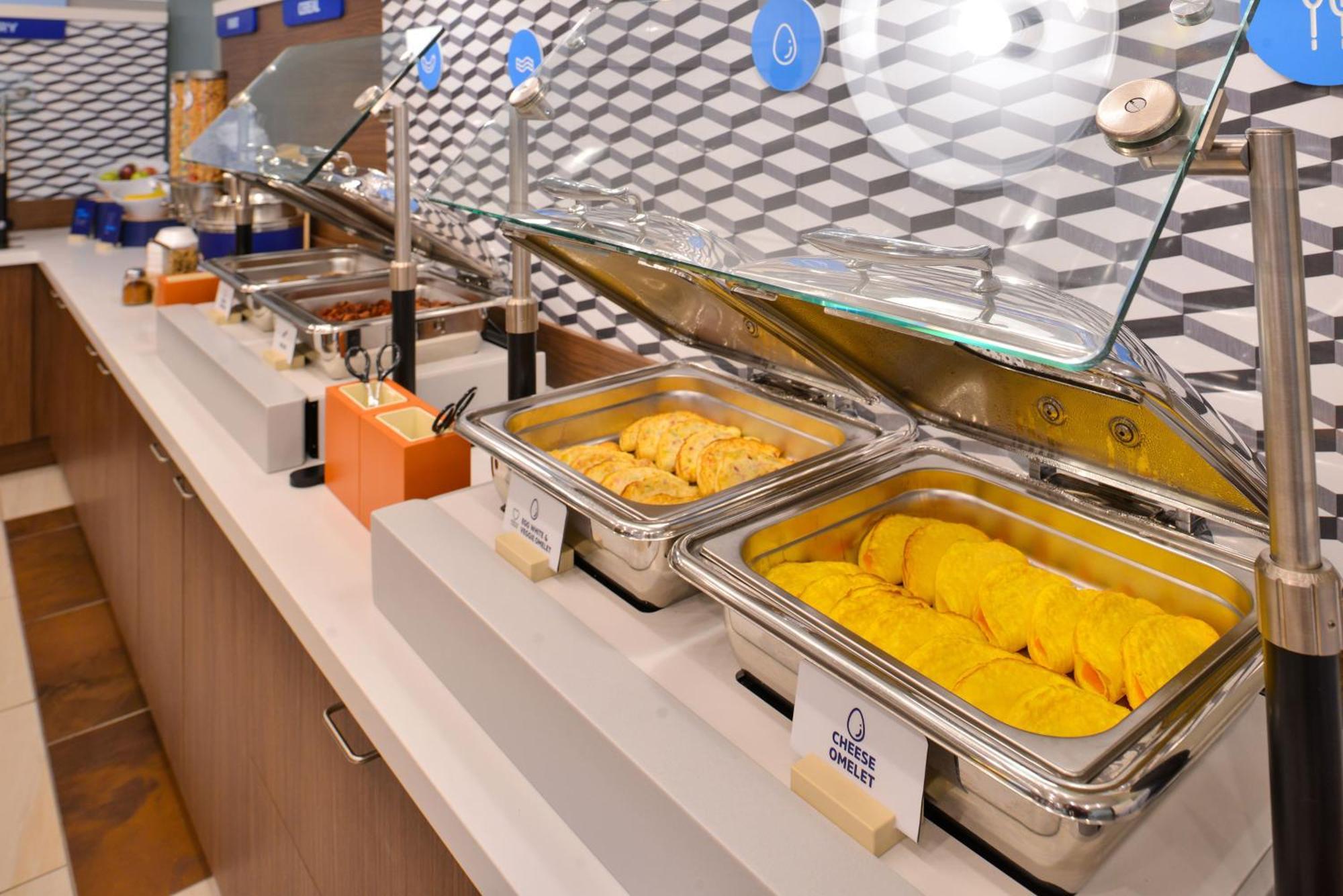 Holiday Inn Express Leland - Wilmington Area By Ihg Bagian luar foto
