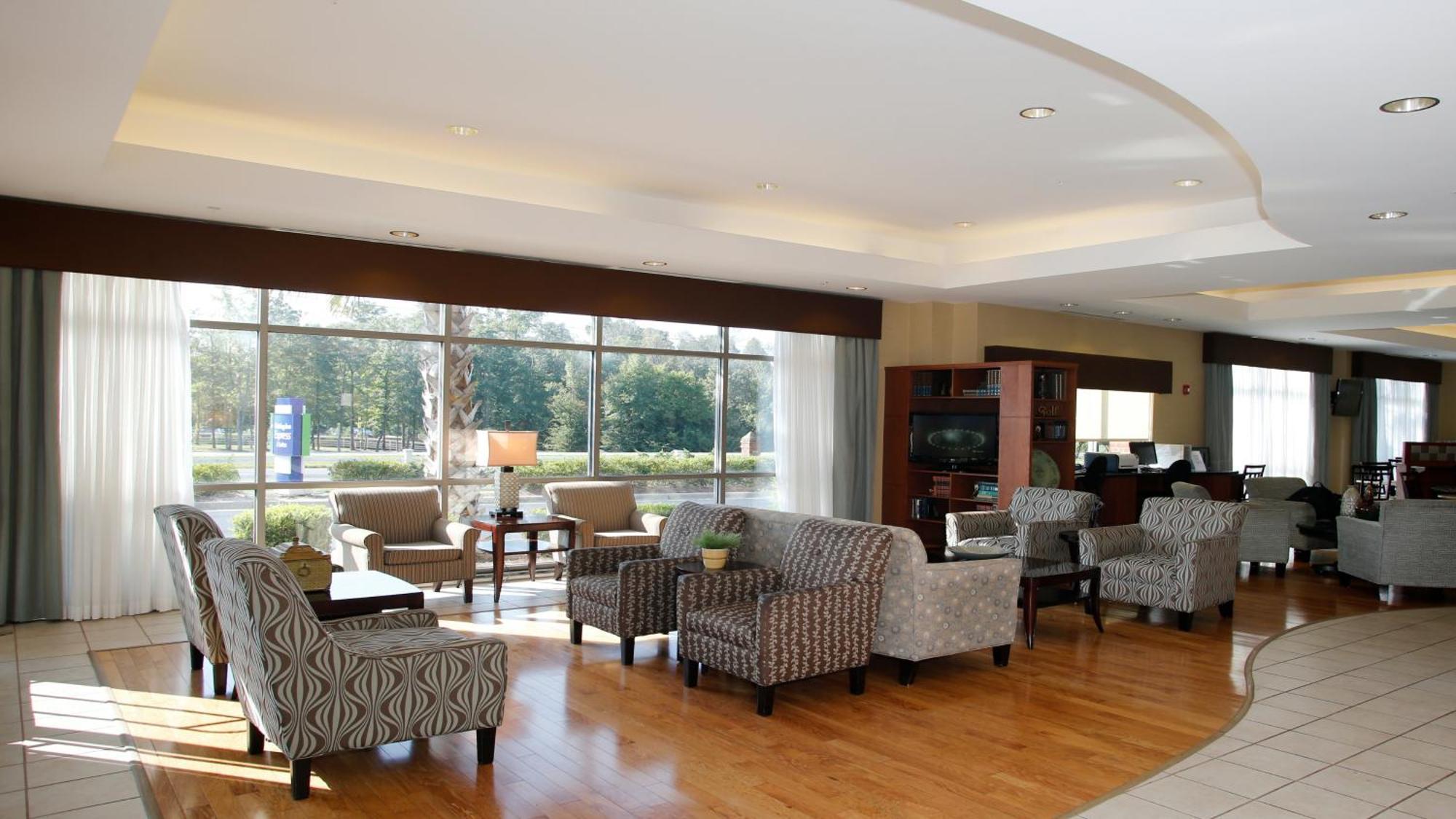 Holiday Inn Express Leland - Wilmington Area By Ihg Bagian luar foto