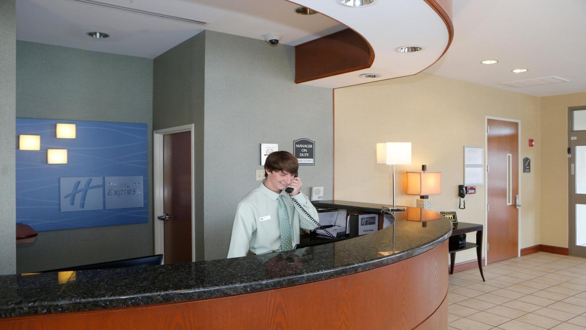 Holiday Inn Express Leland - Wilmington Area By Ihg Bagian luar foto
