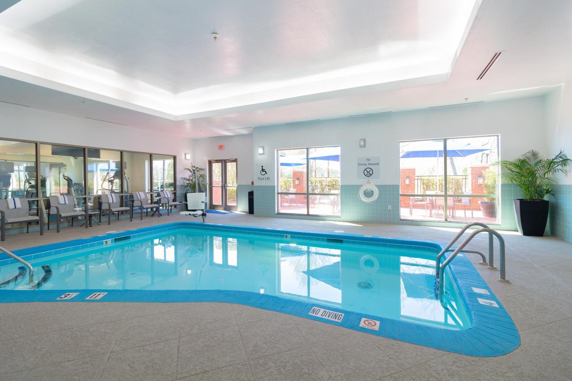 Holiday Inn Express Leland - Wilmington Area By Ihg Bagian luar foto